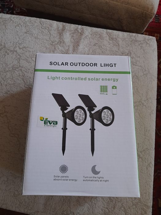 Продаётся  Ландшафтный Фанарик солнечный.