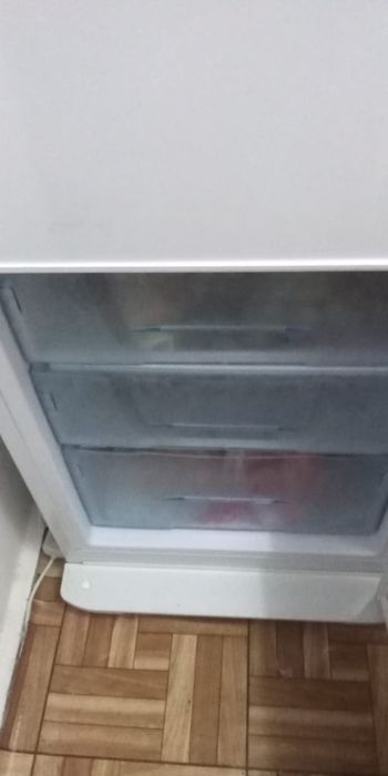 Продаётся б/у холодильник.