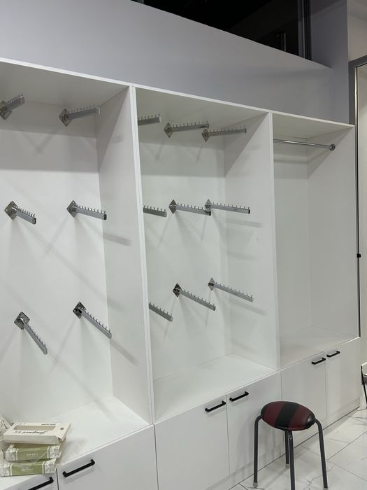 Продам торговое оборудование для магазина одежды