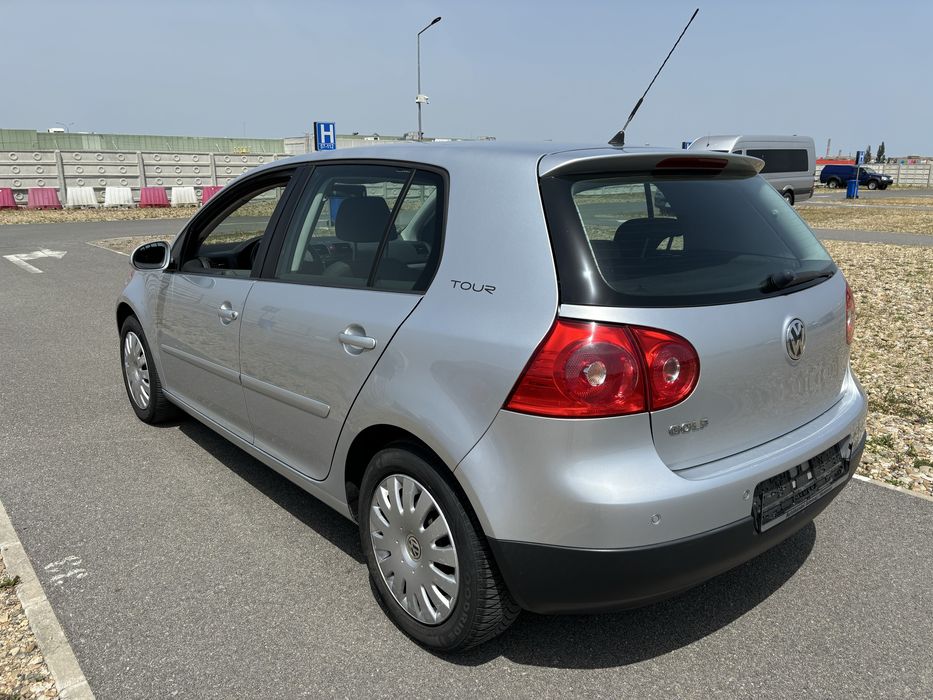 Golf 5 Tour-Benzina 1.6 MPI-2007