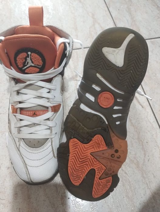 Adidasi jordan impecabili