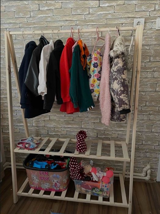 Дървена закачалка/стойка/щендер за дрехи