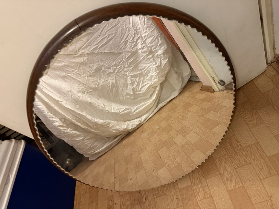 Стари огледала с дървени рамки