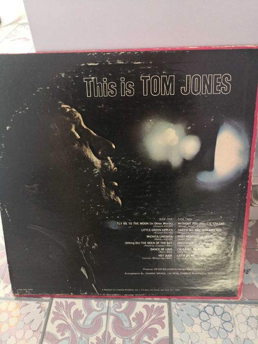 Tom Jones грамофонна плоча