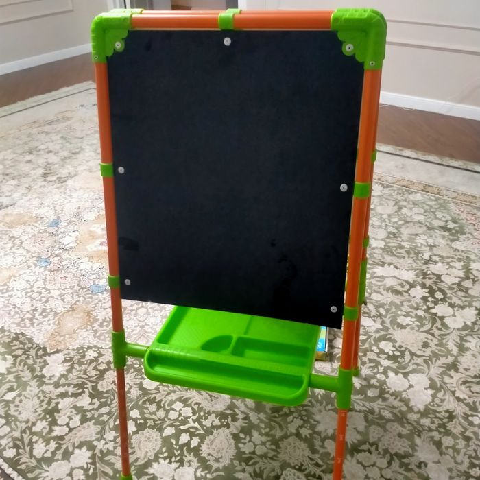 Мольберт в хорошем состоянии