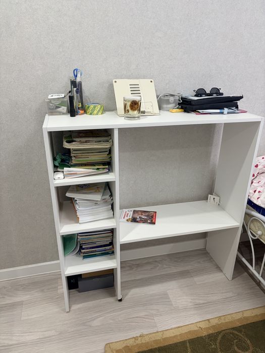 Продам стол с полками