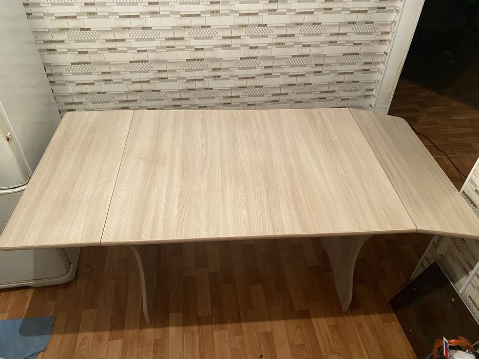 Продам стол в хорошем состояний