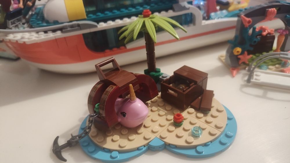 LEGO Friends - Barca pentru misiuni de salvare 41381, 908 piese

 4.90