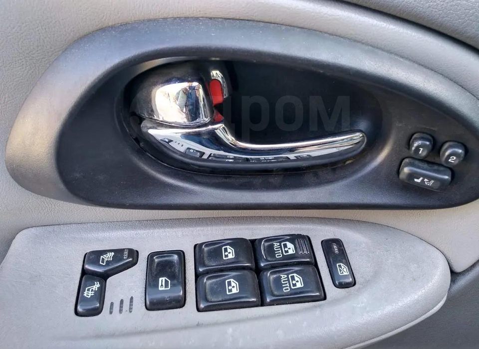 Автомобиль chevrolet trailblazer