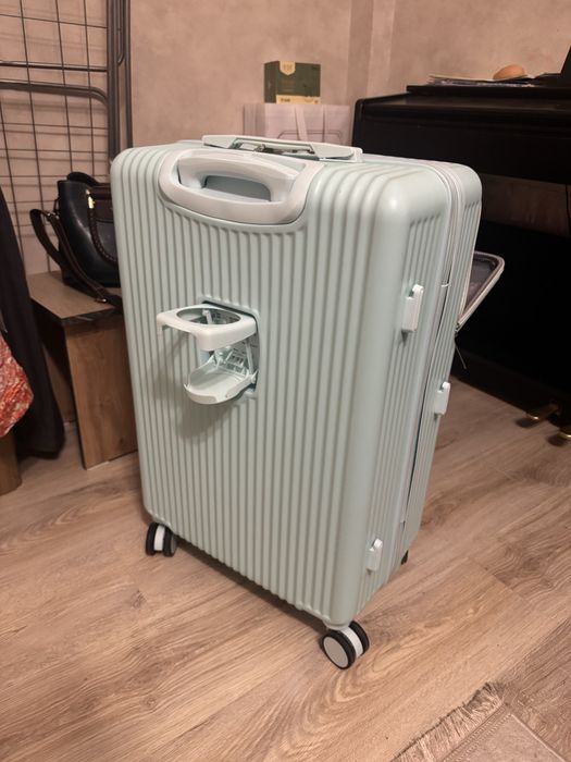 Продам качественный Чемодан