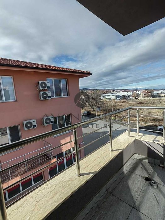 Продава се Тристаен апартамент в с. Белащица, Област Пловдив - 102 кв.м за 1500 €/кв.м - Снимка #2