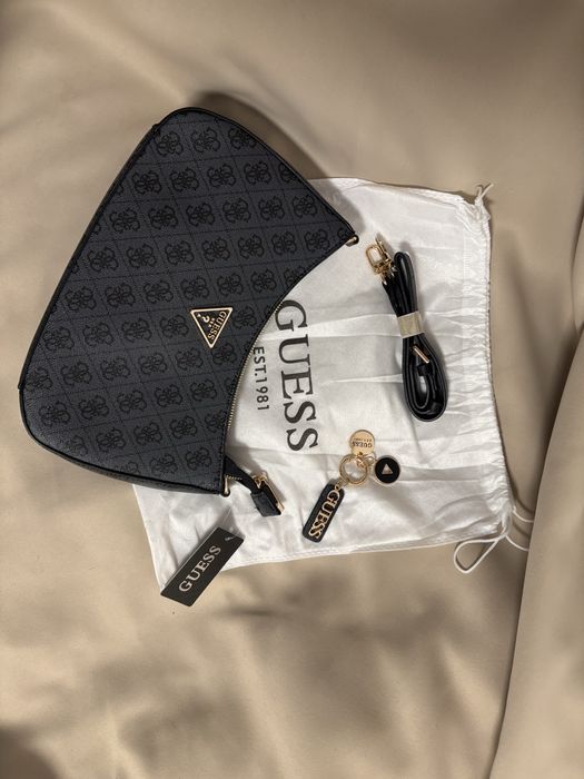 Geanta Guess neagra model gri