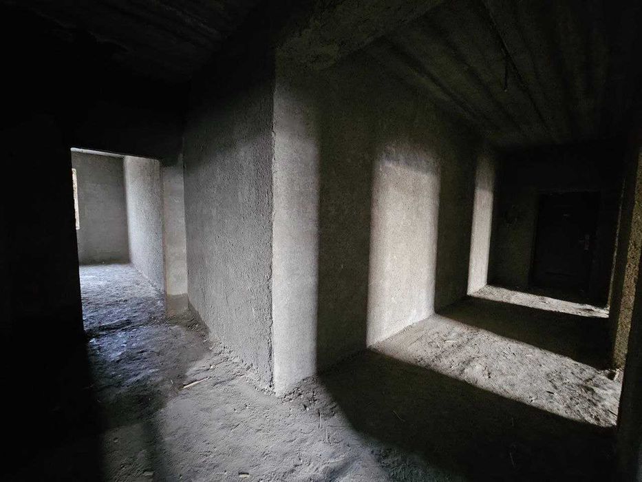 РЕГИСТОН срочно квартира сотилади 3 х 115 км 2 этажда