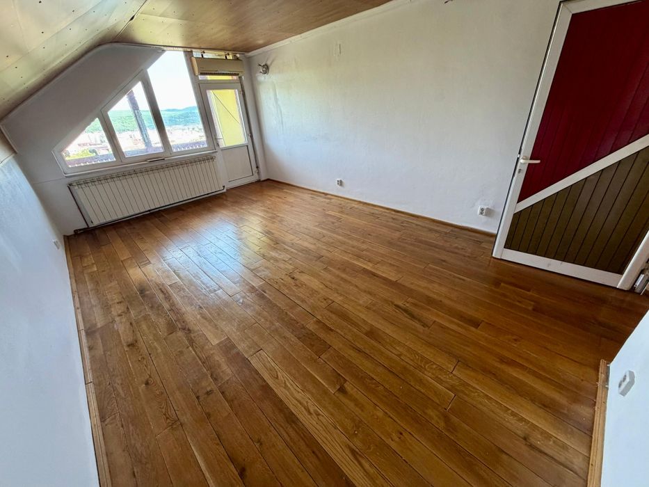 Vand  / Schimb / Vila 380 mp  / Teren intravilan 500 mp, zona Lenin-Sud, toate utilitatile. Spatiu comercial, terenuri, apartamente, garsoniere !