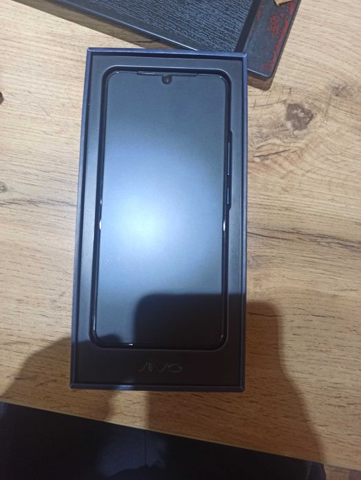 Телефон Vivo v21