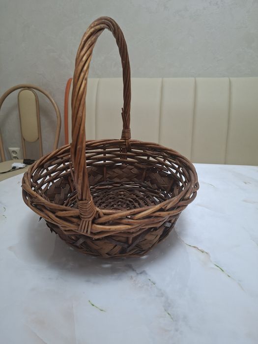 Корзина плетёная