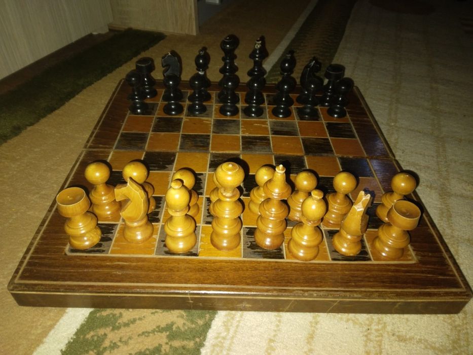 Set sah vintage ptr colectie.. Piese + tabla joc. Anii '70