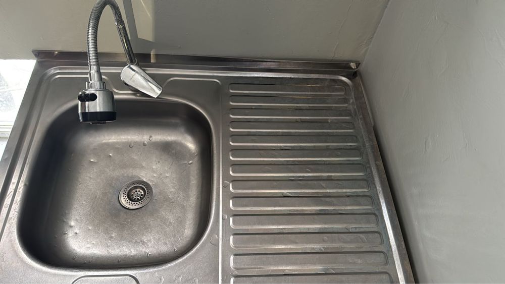 Раковина без смесителя даром