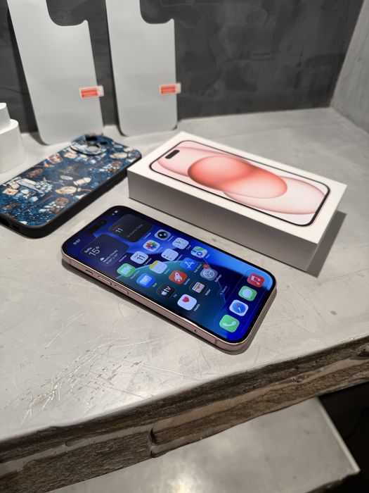 Перфектен Iphone 15 Pink + подаръци