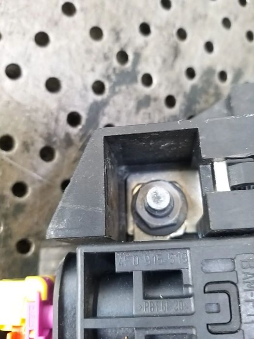 Borna baterie plus cu capsa pirotehnica audi a5 8t 4f0915519