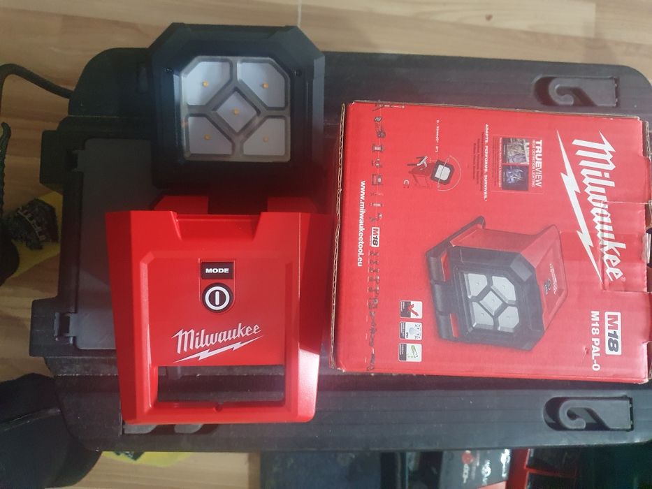 Vind lanterna Milwauke M 18 PAL-o