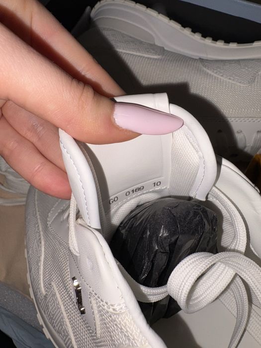 Adidasi Louis Vuitton