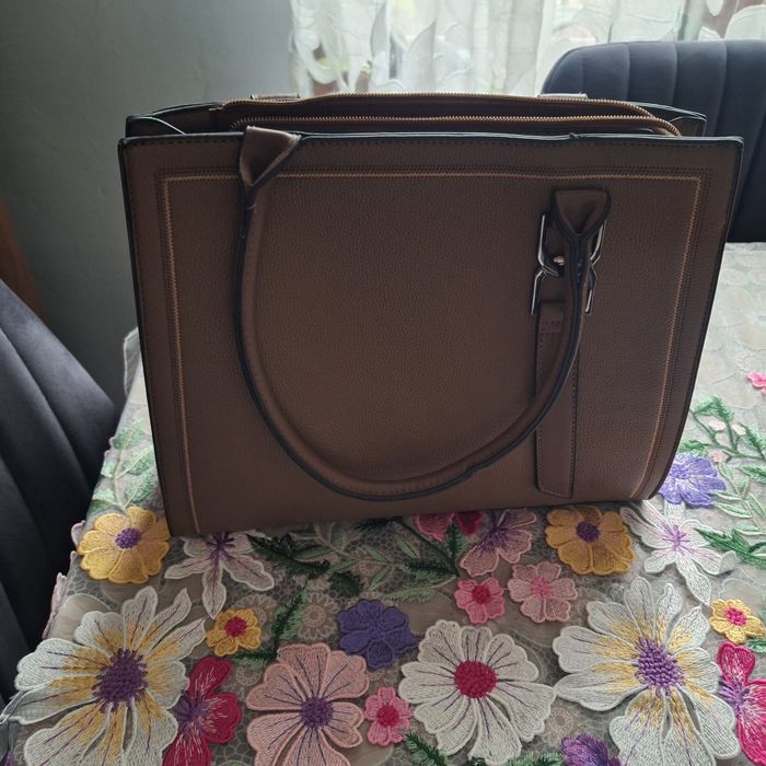 Нова дамска чанта  цвят капучино.