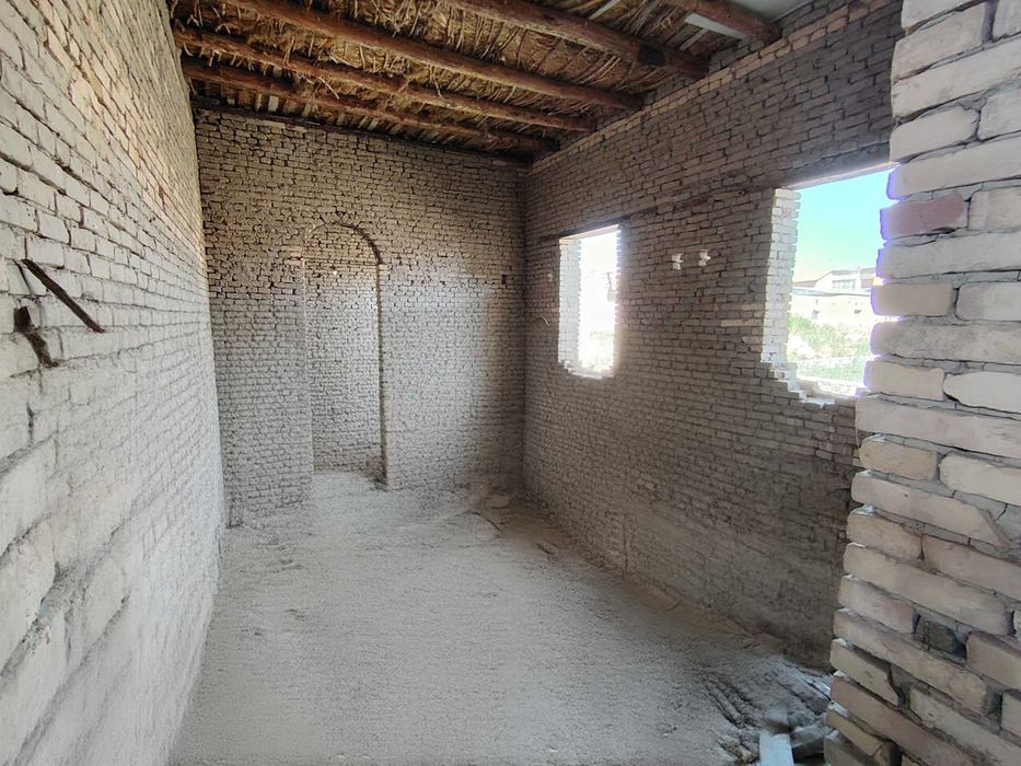 ПРОДАЁТСЯ УЮТНЫЙ УЧАСТОК
Бухарская область Каганский район Янги Хаят.