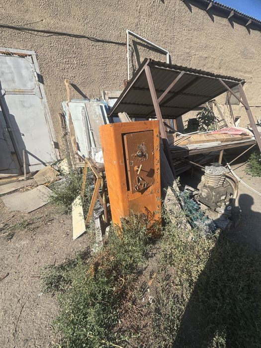 Сейф металлический