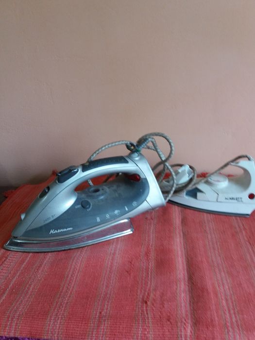 Продаю   утюги на запчасти