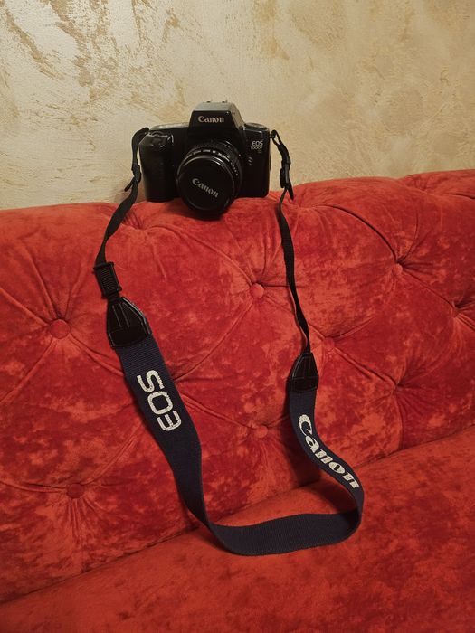 Aparat foto Canon EOS 1000F