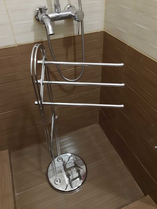 Поставка инокс,стояща за баня лукс за хавлии.