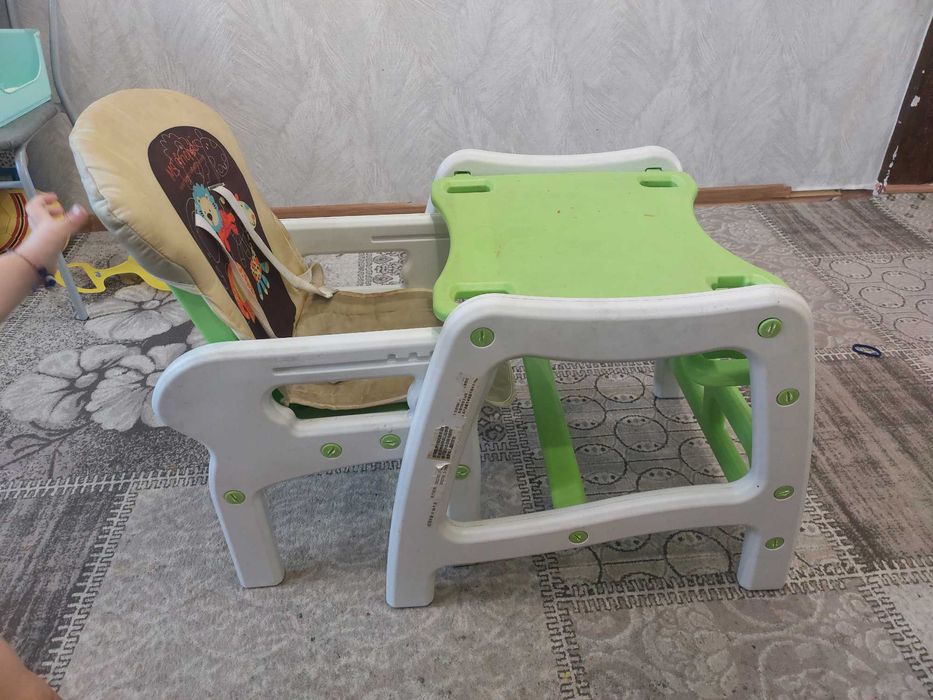 Продам Детский столик