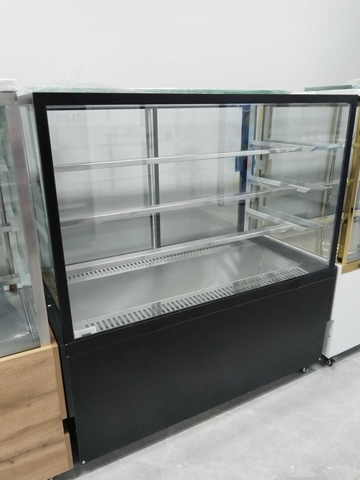 Кондитерская витрина