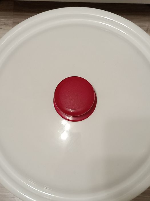 Продам кастрюлю 8000