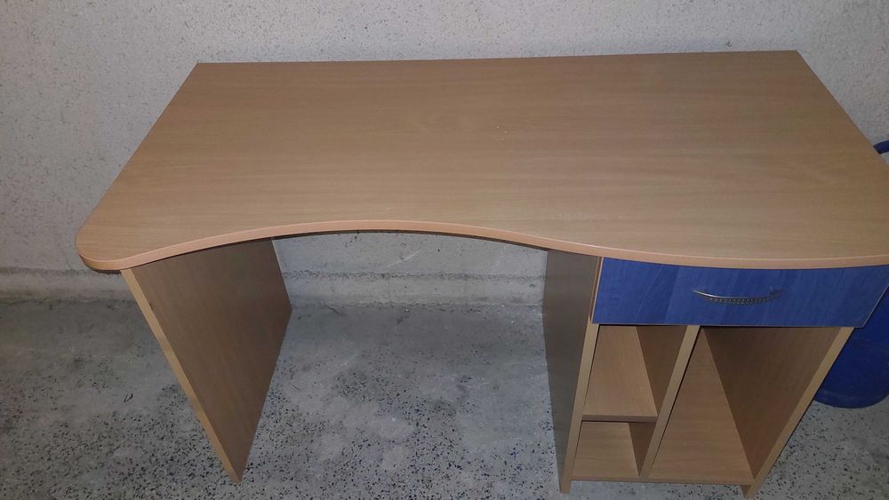 Ученическо бюро  използвано много запазено