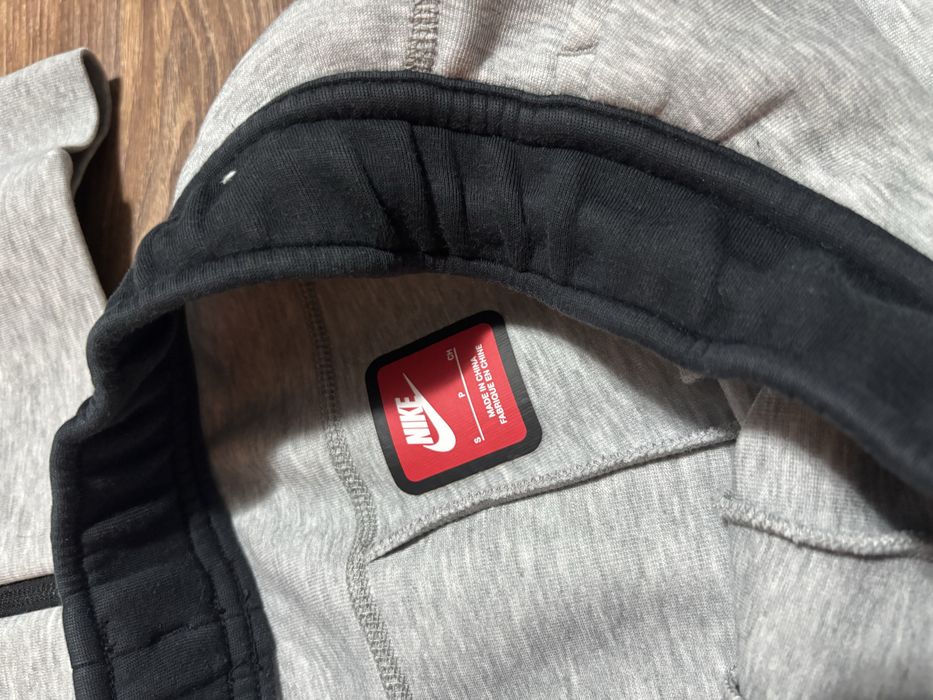 Tech Fleece gri-negru