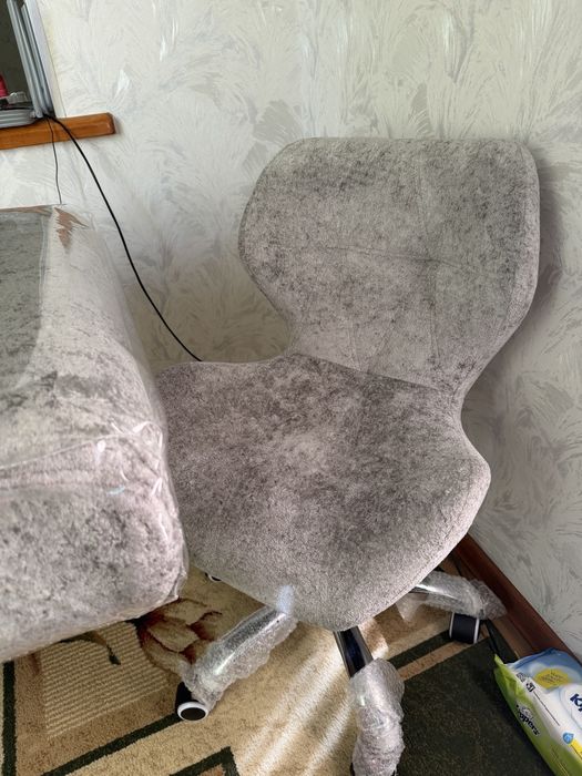 Продаю все расходники и кушетку для наращивания ресниц!