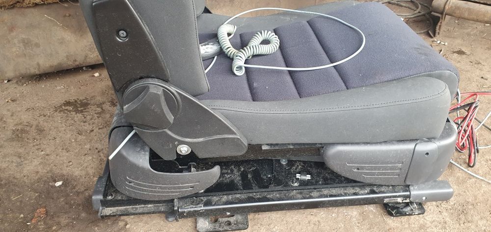 Авто седалка с хидравлика за хора със затруднено движение