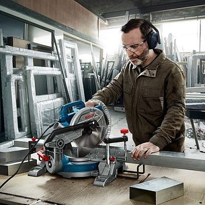 Торцовочная пила Bosch GSM 216 с лазером