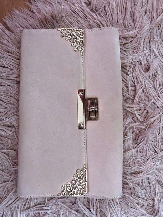 Чанти всички на различни цени от 10 до 30 лева