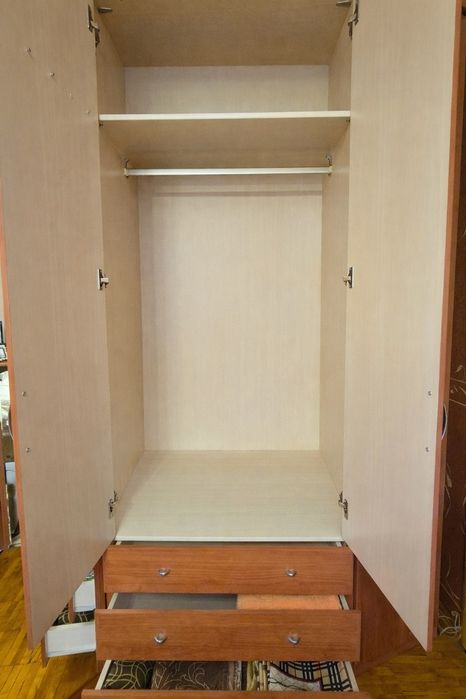 Угловой шкаф в спальню