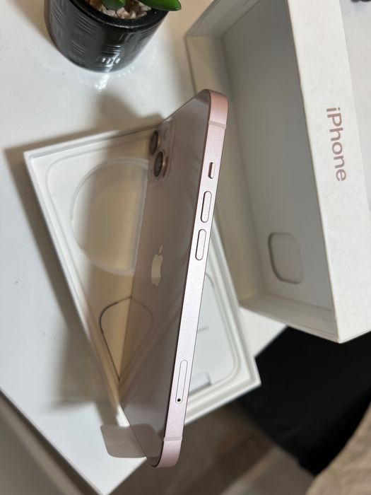 iPhone 13 чисто нов с гаранция 1г