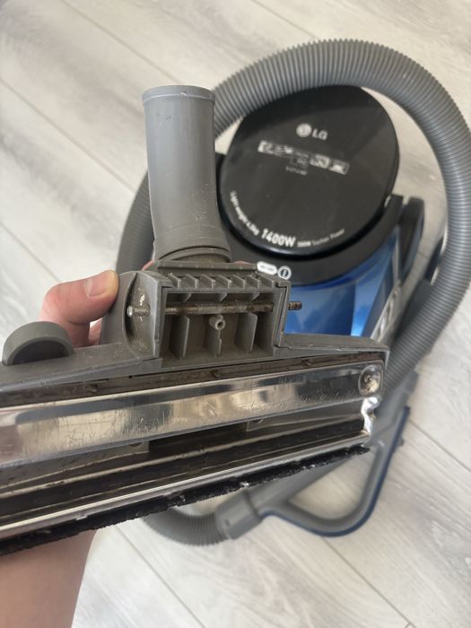 Продам пылесос б/у LG