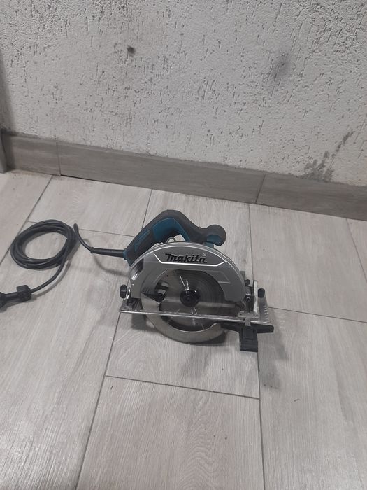 Circular Makita HS 7611
1600 wați
Funcționează foarte bine.
Filmare pe