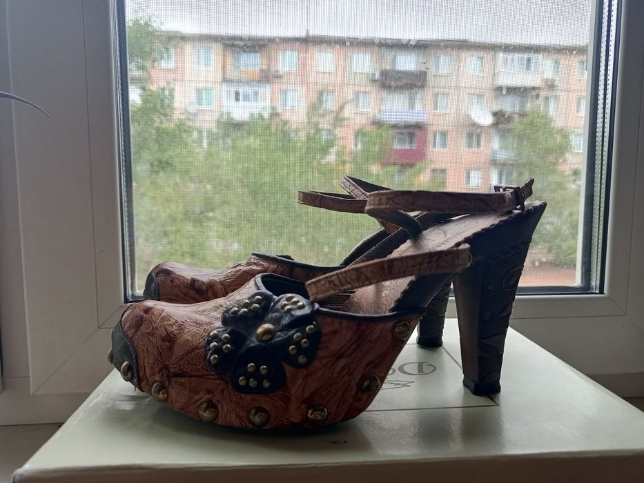 Продам обувь за 3000 пара