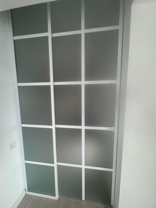Ușă culisantă din sticlă sablată – 133 x 281 cm