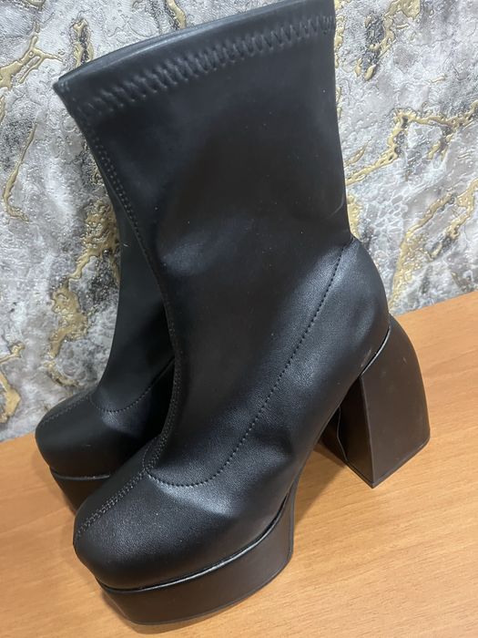 Продам весенние сапоги