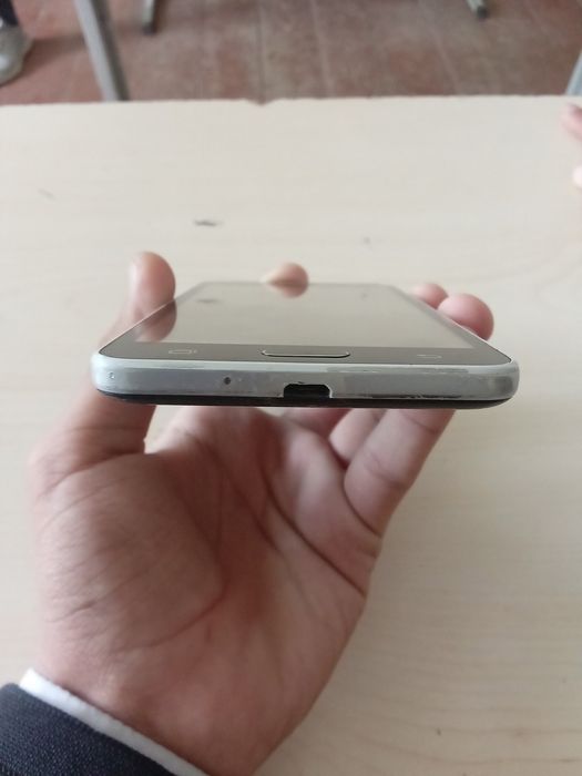 Samsung j2 core 400.000 so'm