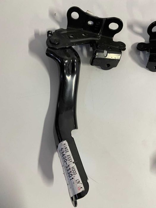 Петля капота оригинал CAMRY 70